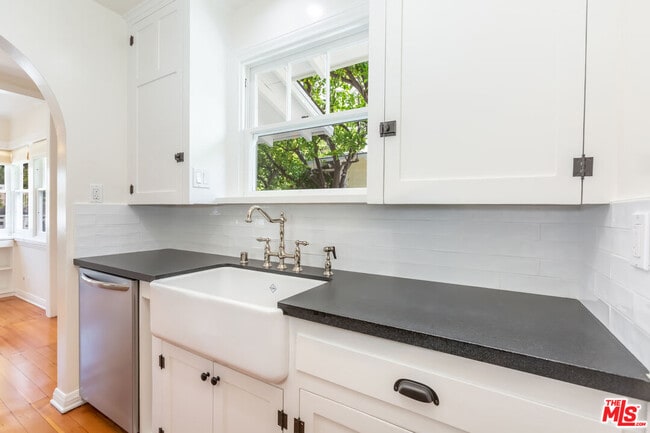 Building Photo - 9980 Braddock Dr