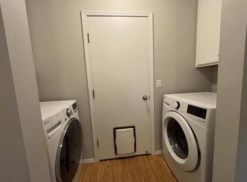 Building Photo - 3227 Lynn Ave