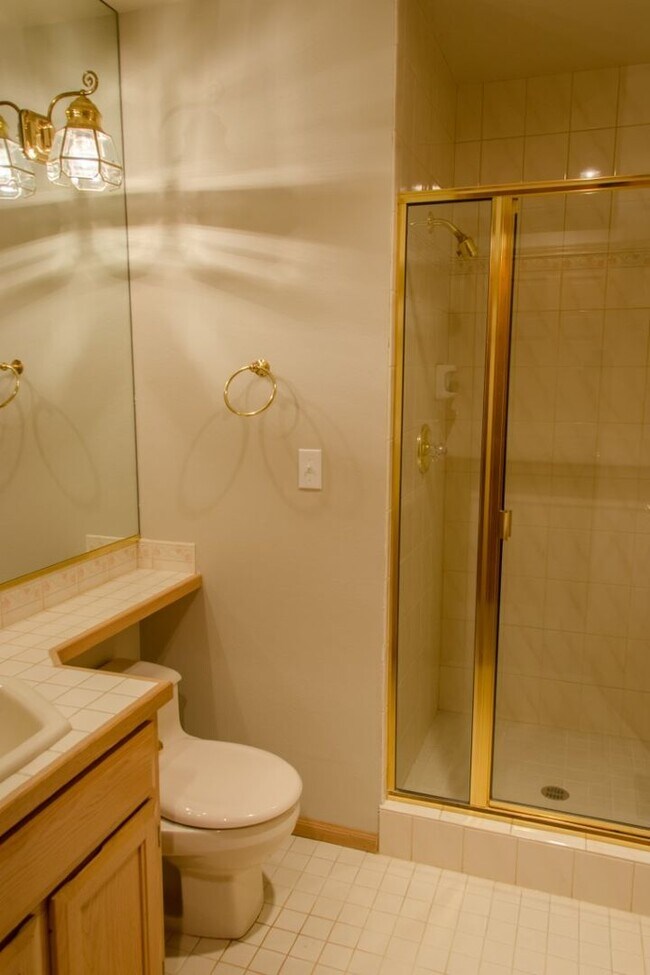 Building Photo - 5Bd/2.75Ba Mercer Island House