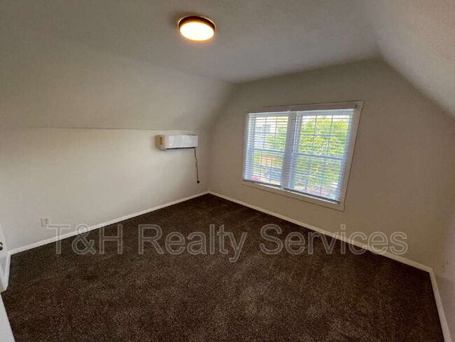 Building Photo - 2114 Webb St