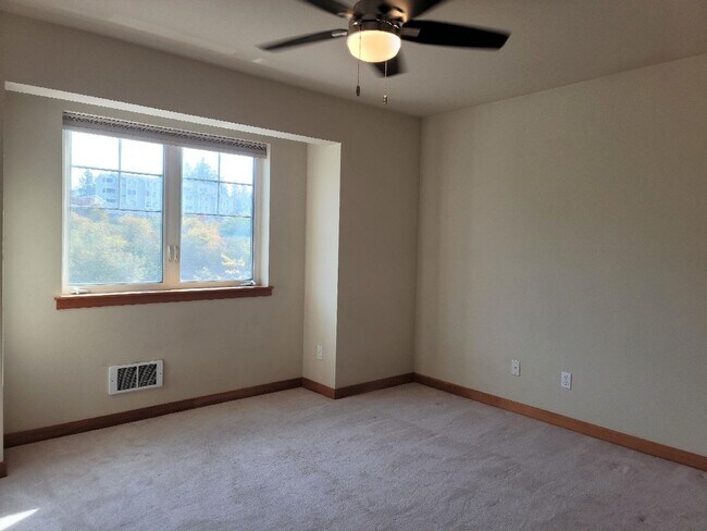 Building Photo - 19327 Gadwall Ln NE