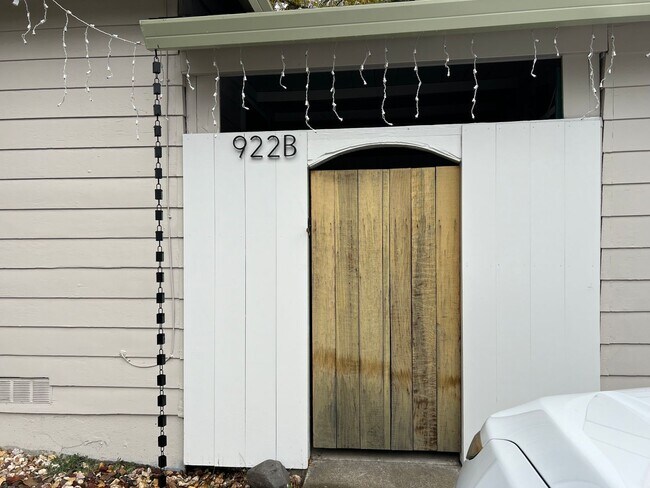 Building Photo - Updated Granny Unit-Prime Montgomery Villa...