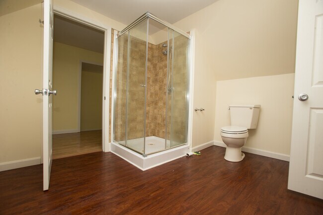 Building Photo - 18 Fern St