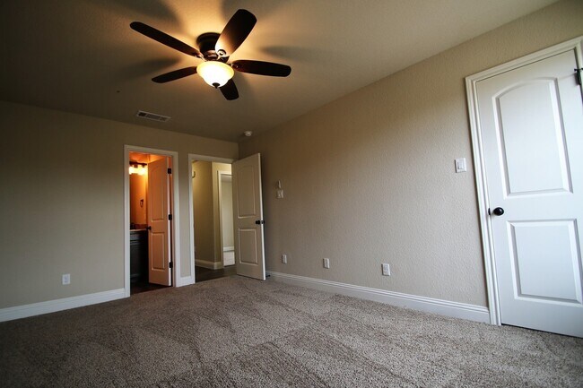 Building Photo - 154-156 Crossbow Ct.