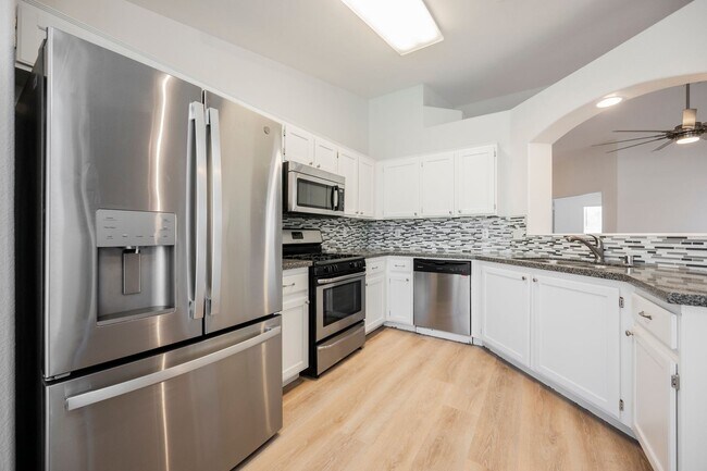 Building Photo - Henderson Single Story with Private Pool and RV Gate