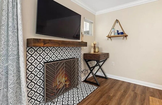 Building Photo - Upscale Living at Its Finest