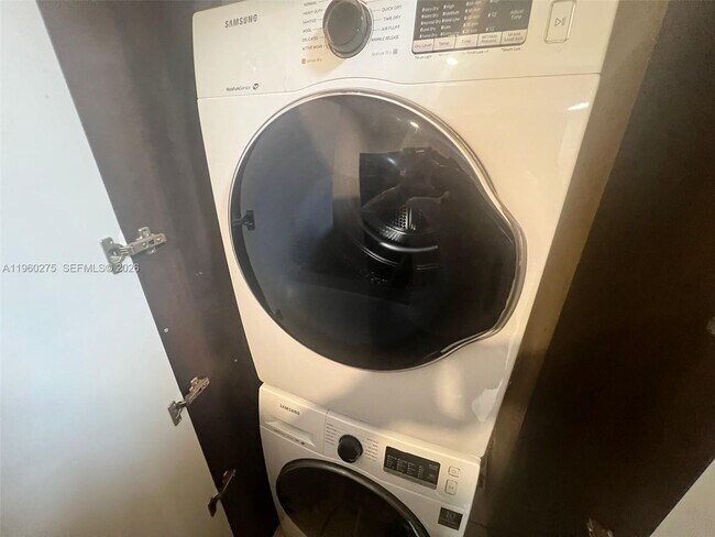 Building Photo - 3611 SW 117th Ave