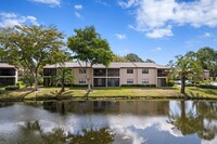 Building Photo - 9267 Vista Del Lago