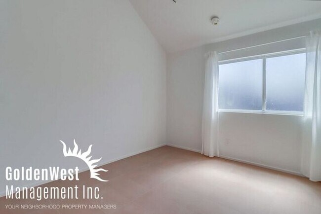 Building Photo - Completely Rebuilt Modern 1Bdm 1Ba Apartme...