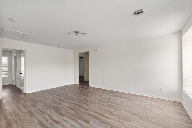 Building Photo - 18102 Clayton Bluff Ln