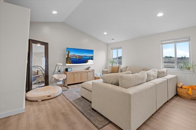 Building Photo - 3613 Carnelian St