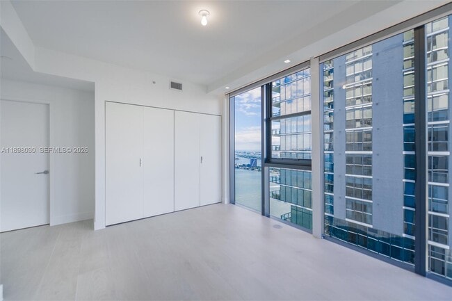 Building Photo - 700 NE 24th St