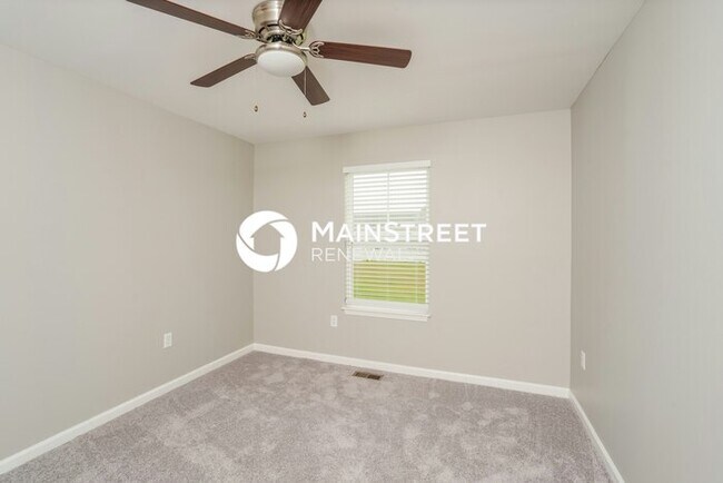 Building Photo - 3 Bedroom Pet-Friendly Home in Jeffersonville, IN with Main Street Renewal