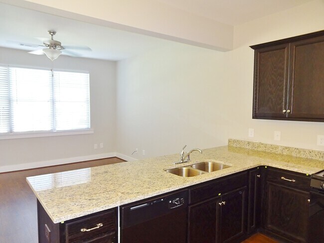 Building Photo - 555 Polo Way
