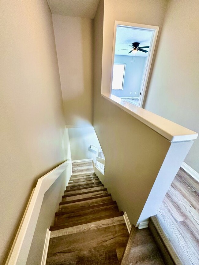 Building Photo - FOR RENT: 2Bd/1.5Ba Upgraded Townhome In T...