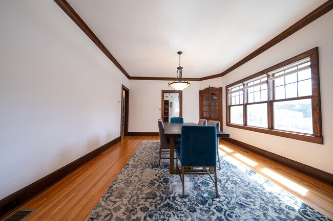 Building Photo - 1600 N Sheridan Ave