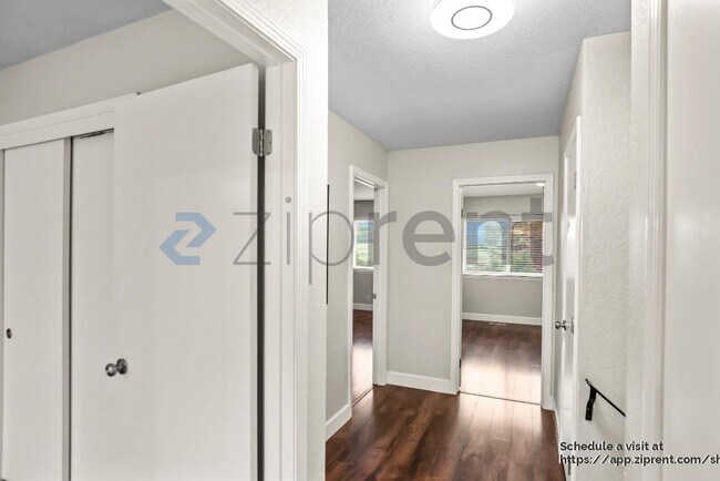 Building Photo - 48 N Lake Dr