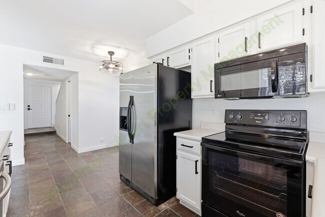 Building Photo - Remodeled Alta Mesa Golf Course Home with Private Balcony and Putting Green