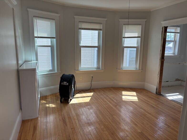 Building Photo - 32 Matchett St