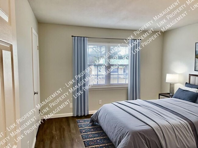 Building Photo - 1636 Keeble St