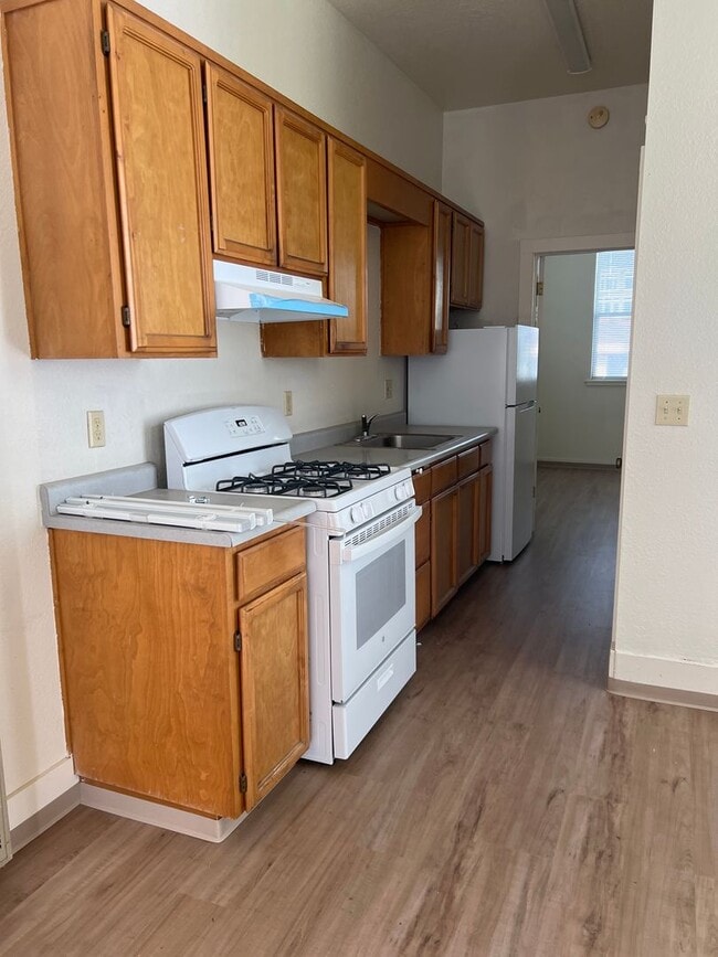 Building Photo - 588 Meriwether