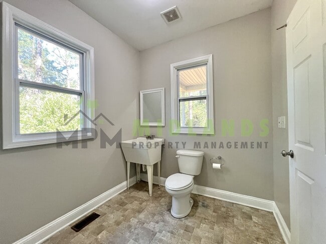 Building Photo - 3202 Belvedere Dr