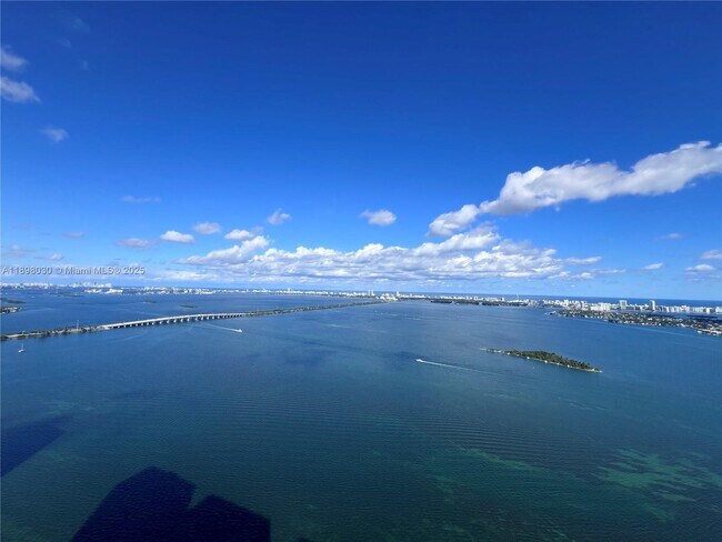 Building Photo - 700 NE 24th St