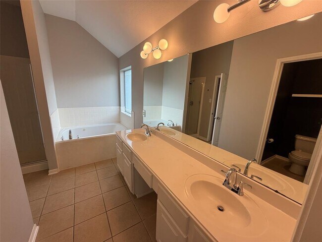 Building Photo - 2310 Megellan Point Ln