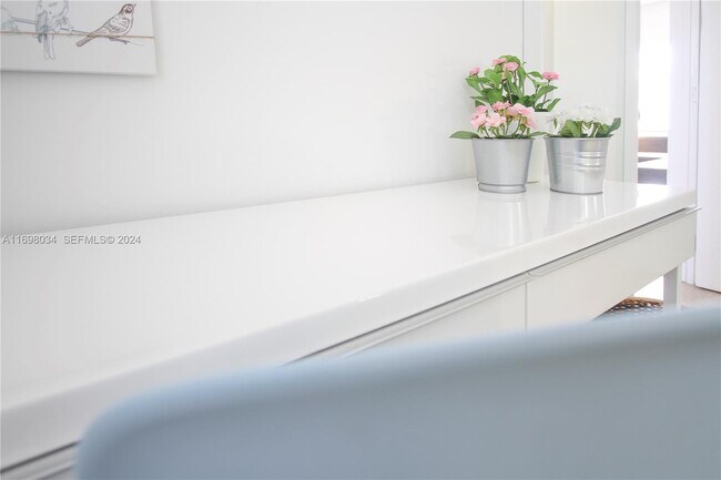 Building Photo - 6238 SW 59th Pl