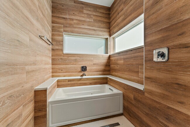 Building Photo - 14151 Little Cypress Cir