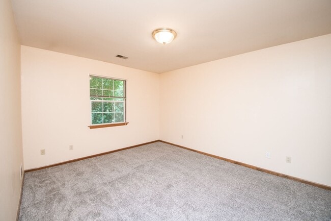 Building Photo - 2 bed 1 bath town-home in Chesterton