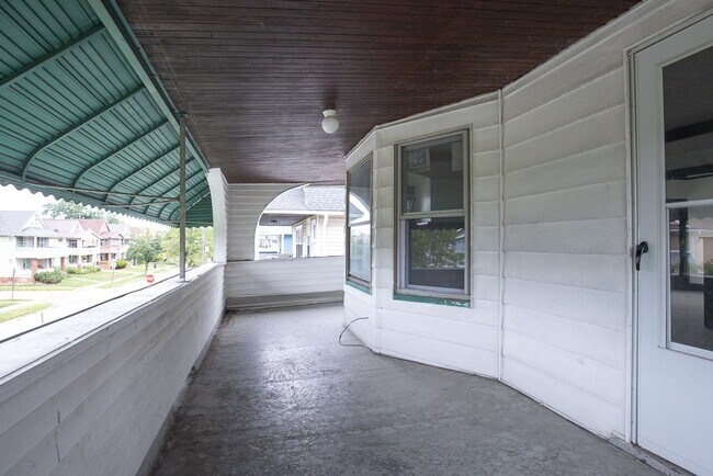 Building Photo - 2119 Lewis Dr