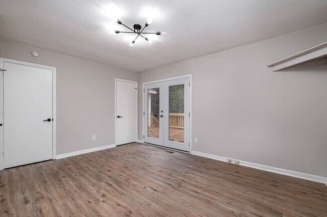Building Photo - 6024 Olinda St
