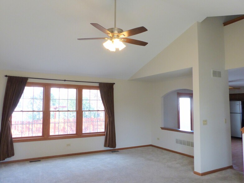 Living Room - 2114 Wyndham Lakes Ct