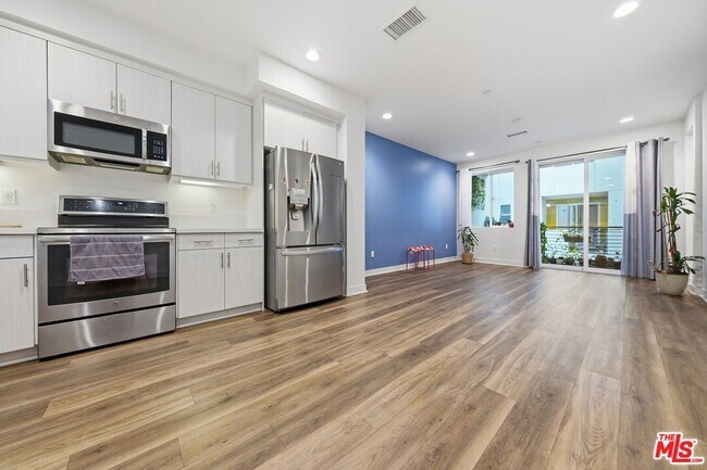 Building Photo - 807 Jade Pl.