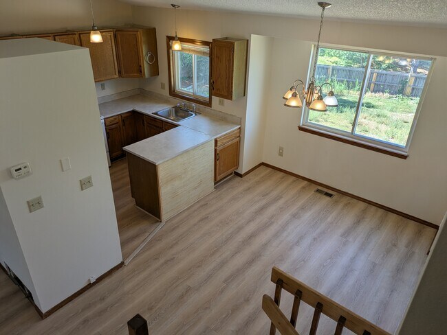 Building Photo - 4365 Begonia Terrace