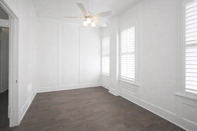 Building Photo - 211 W Milam St