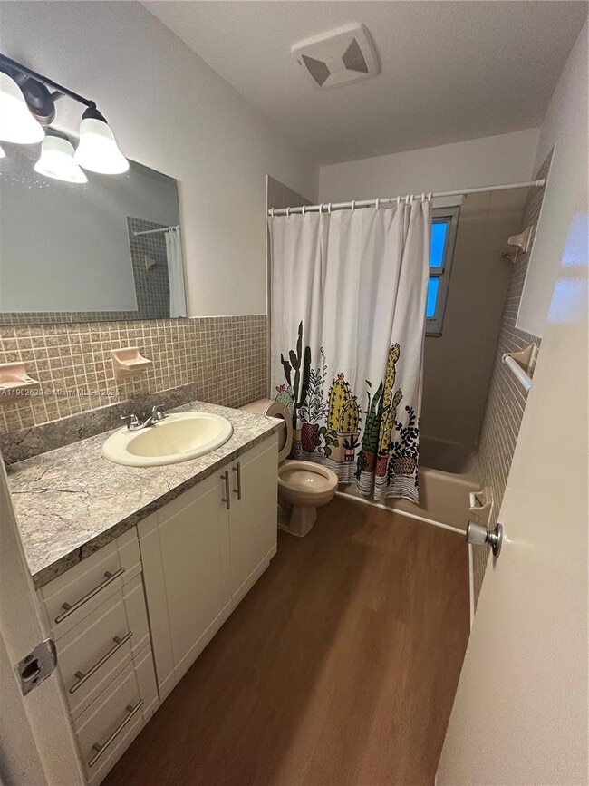 Building Photo - 305 Lewis Ln