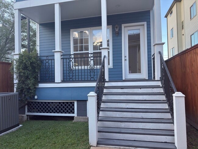 Building Photo - 1108 W 22nd St