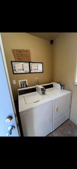 Building Photo - 350 Brown St