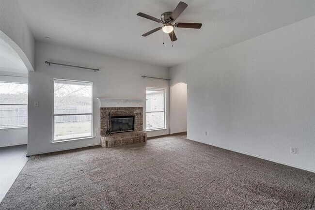 Building Photo - 1618 Sabine Dr