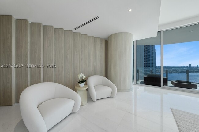Building Photo - 300 Biscayne Blvd