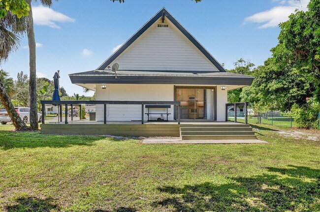Building Photo - 3532 Coconut Rd