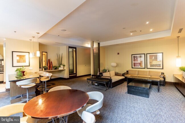 Building Photo - 440 L St NW