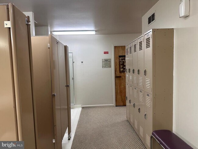 Building Photo - 4620 N Park Ave