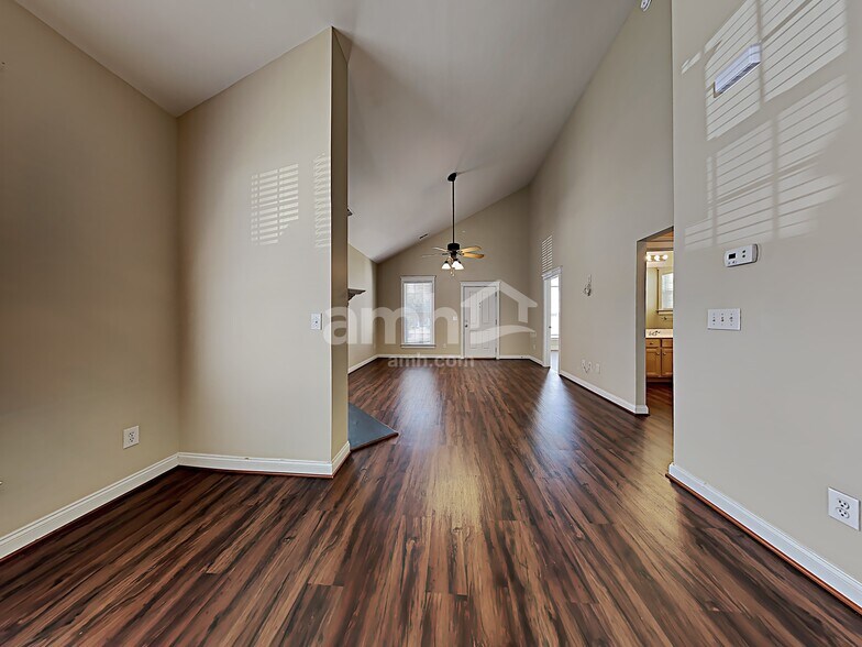 Building Photo - 13640 Swinton Rd