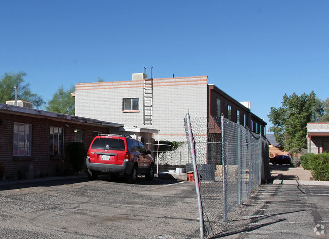 Building Photo - 2540 N Balboa Ave