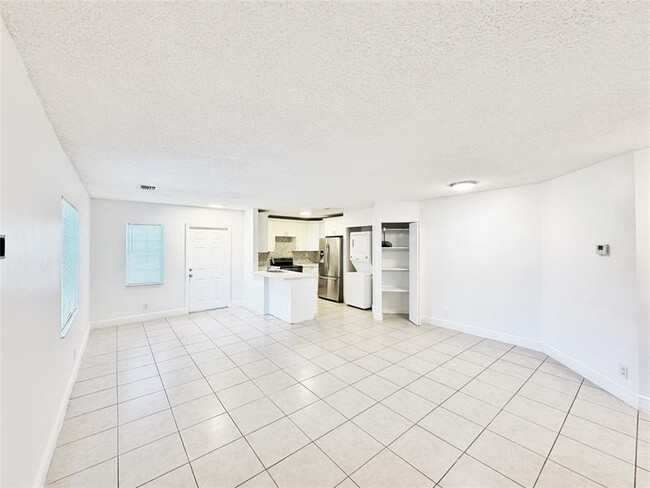 Building Photo - 1136 NW 5th Ct