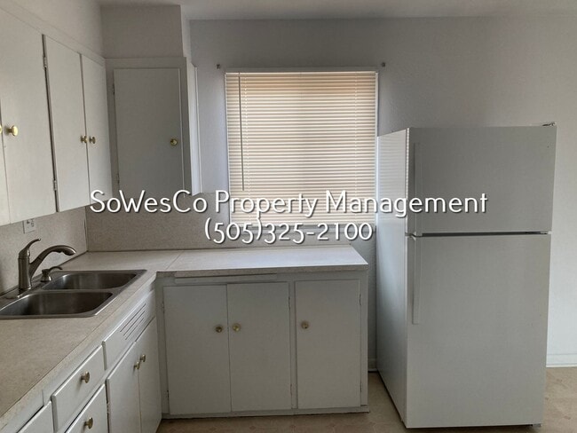 Building Photo - Cute 3 Bedroom Home with Garage