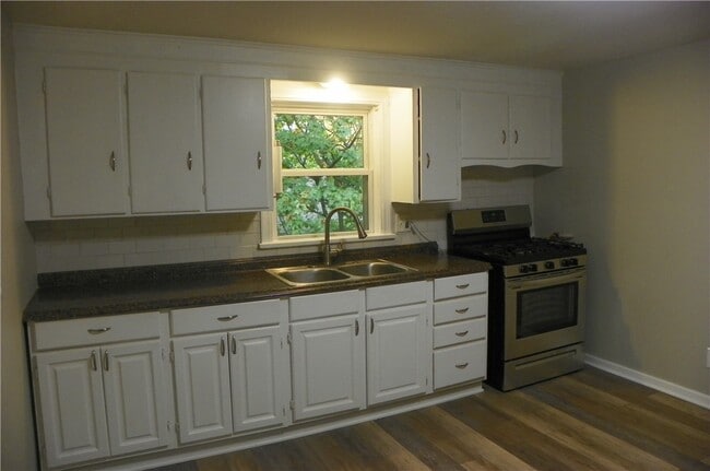 Building Photo - 575 Ridge Rd